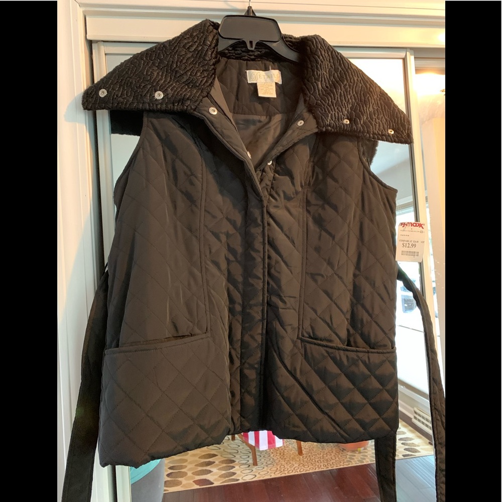 Women’s snap front vest